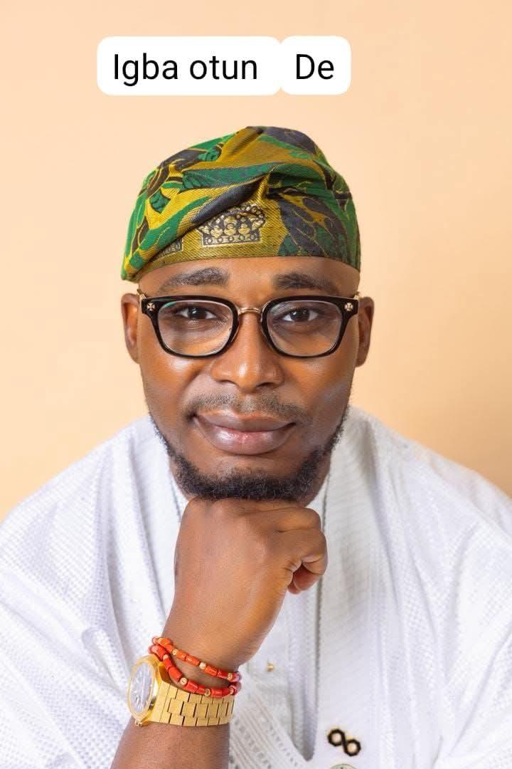 Portrait with the caption Igba Otun De, a new era has come